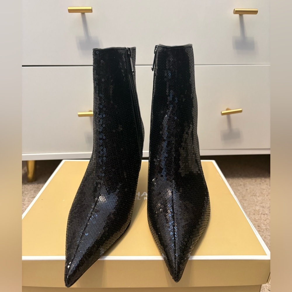 Michael Kors Black Sequin Ankle Booties Pointed Toe Kitten Heel NIB Box Size 9 - Picture 5 of 10